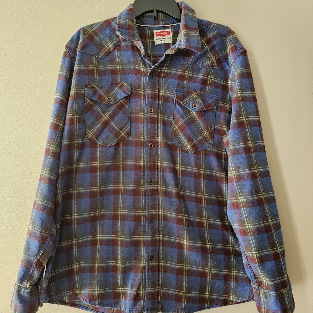 Wrangler Men's Blue and Red Plaid Button Down Shirt